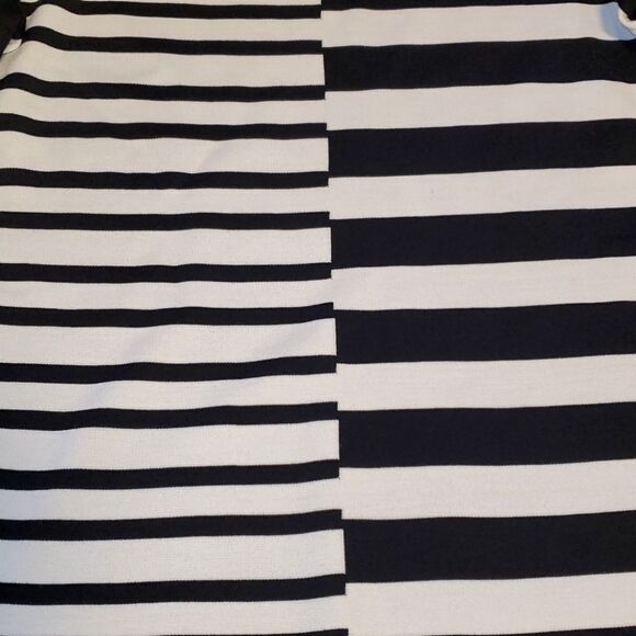 EUC St. John Black & White 3/4 Sleeve Shirt - Picture 5 of 6